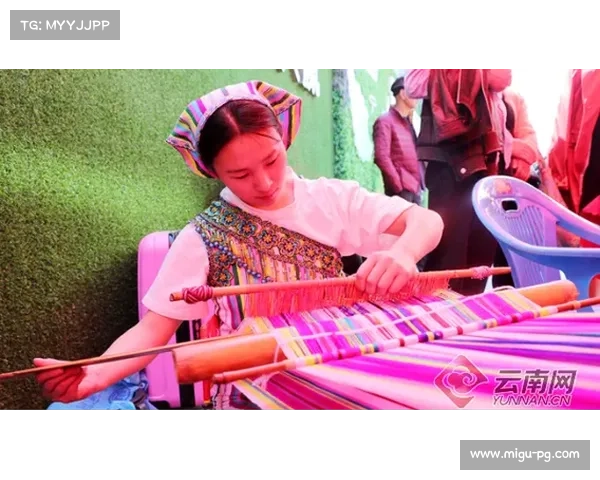 怒江独龙族举重小将王果备战云南省青少年锦标赛